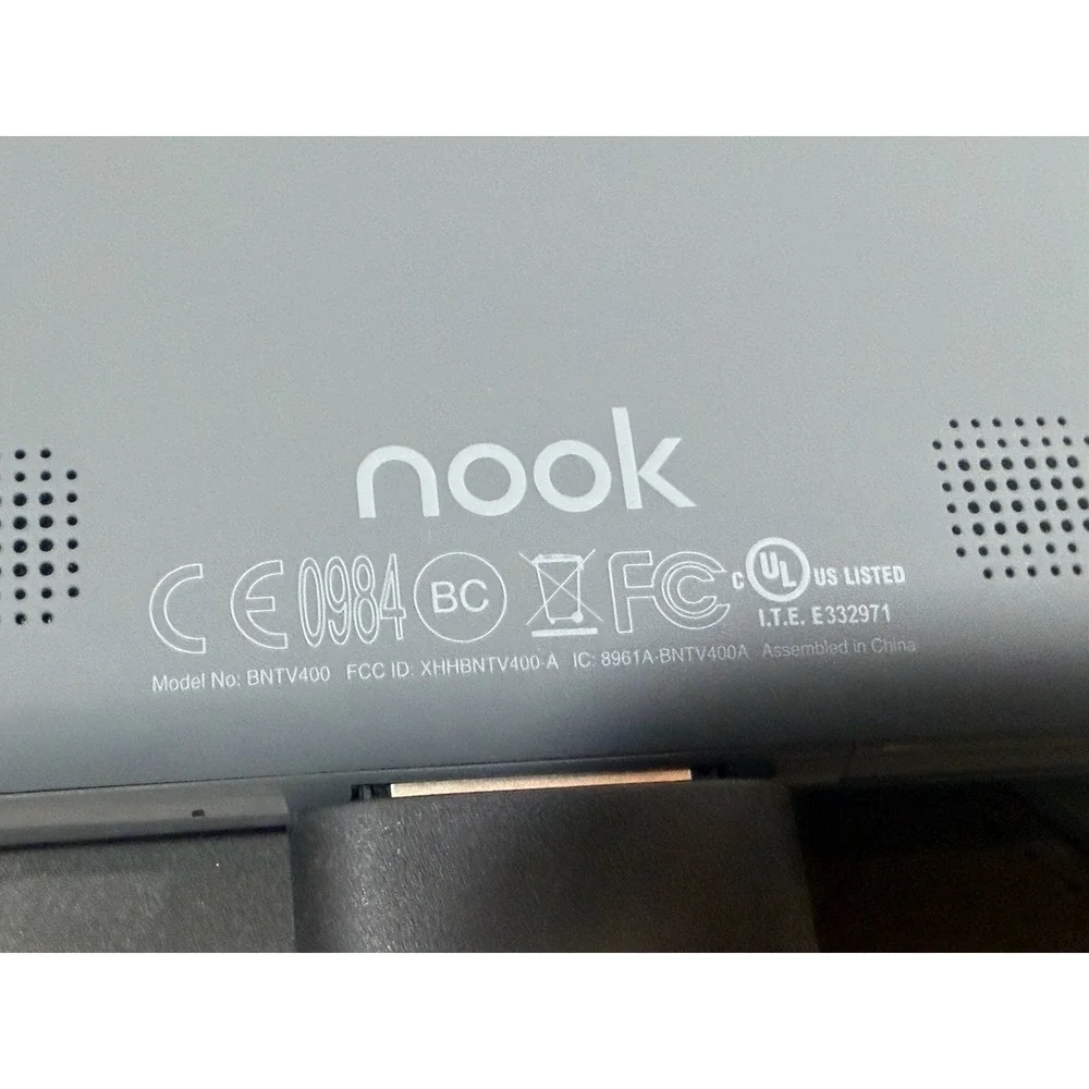 Barnes & Noble Nook HD BNTV400 8GB Tablet eReader With Charger Working Bundle